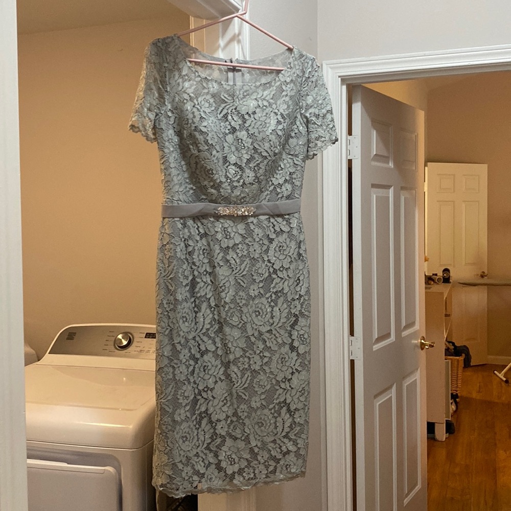 JJ’s house formal dress. Never worn tags still on. Size 6. Perfect condition!